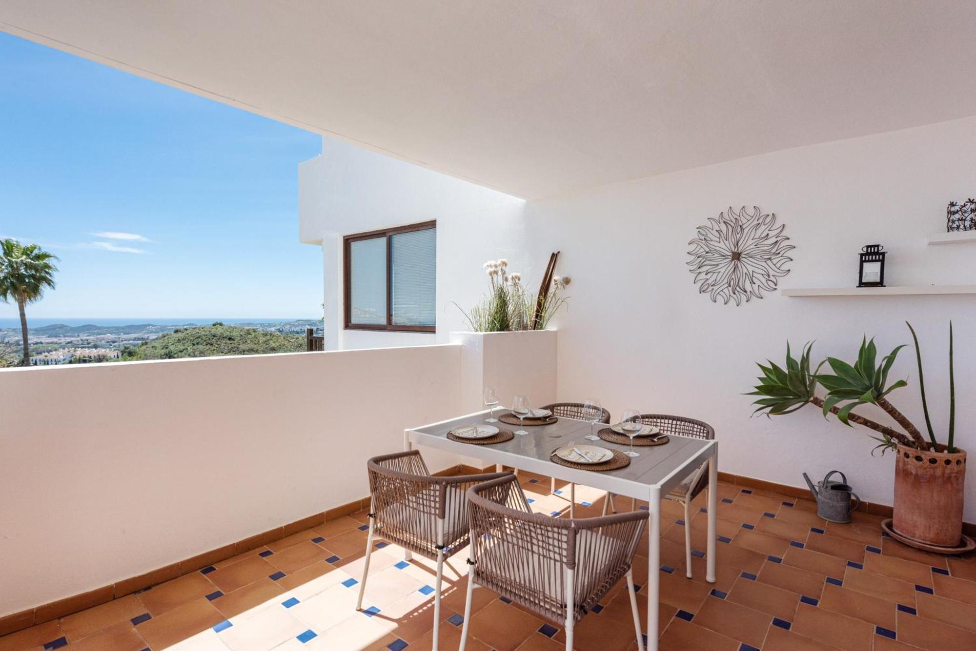 Incredible Apartment With Sea Views And Balcony Михас Екстериор снимка